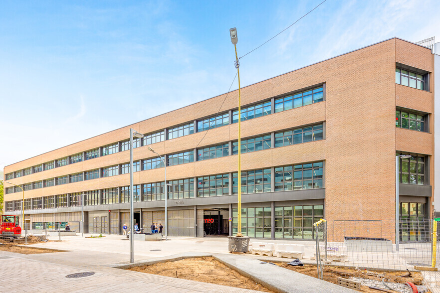 Dels Almogàvers Carrer, 177, Barcelona, Barcelona for lease - Building Photo - Image 2 of 2