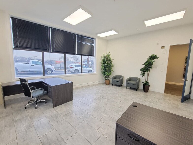 1405 N Broad St, Hillside, NJ à louer - Photo intérieure - Image 2 de 10