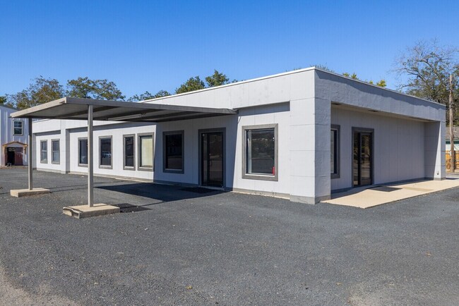 Plus de détails pour 505 W Hwy 90, Castroville, TX - Bureau/Commerce de détail à louer