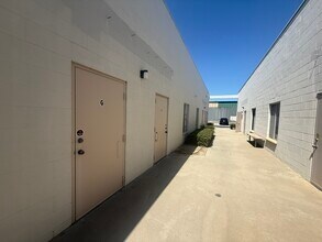 1666 N Magnolia Ave, El Cajon, CA à louer Photo du bâtiment- Image 2 de 4