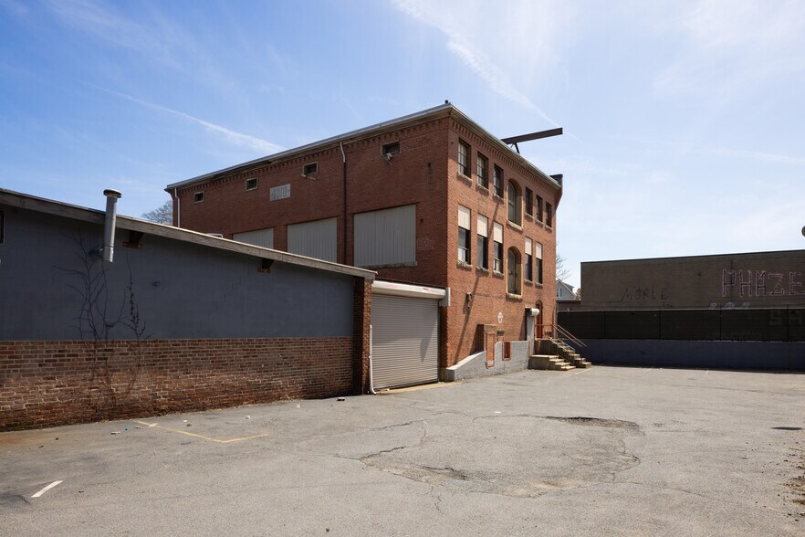 40 Lake St, Somerville, MA à vendre - Photo du bâtiment - Image 2 de 16