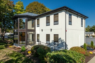 Plus de détails pour 445 Faunce Corner Rd, North Dartmouth, MA - Bureau à vendre