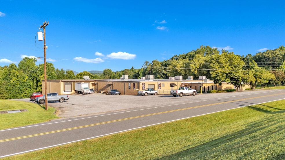 6429 Hildebran Shelby Rd, Hickory, NC for sale - Building Photo - Image 2 of 3