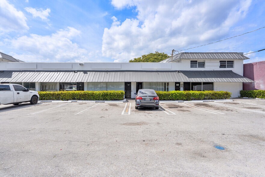 1311-1401 S Dixie Hwy E, Pompano Beach, FL à vendre - Photo du bâtiment - Image 3 de 13