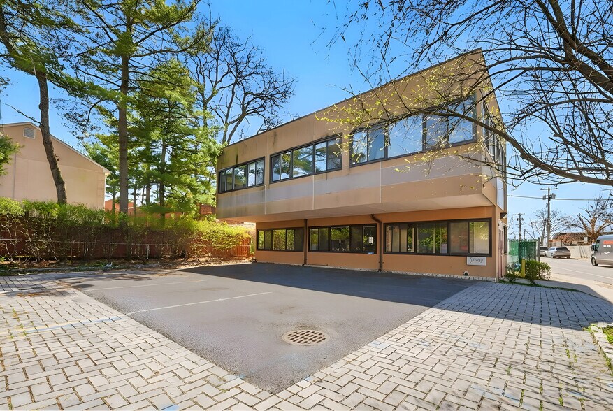 104 Harbor Rd, Port Washington, NY for lease - Building Photo - Image 2 of 12