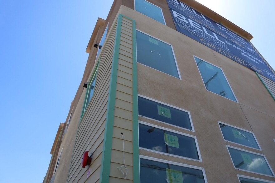 6406 S Hoover St, Los Angeles, CA à vendre - Photo du bâtiment - Image 2 de 11