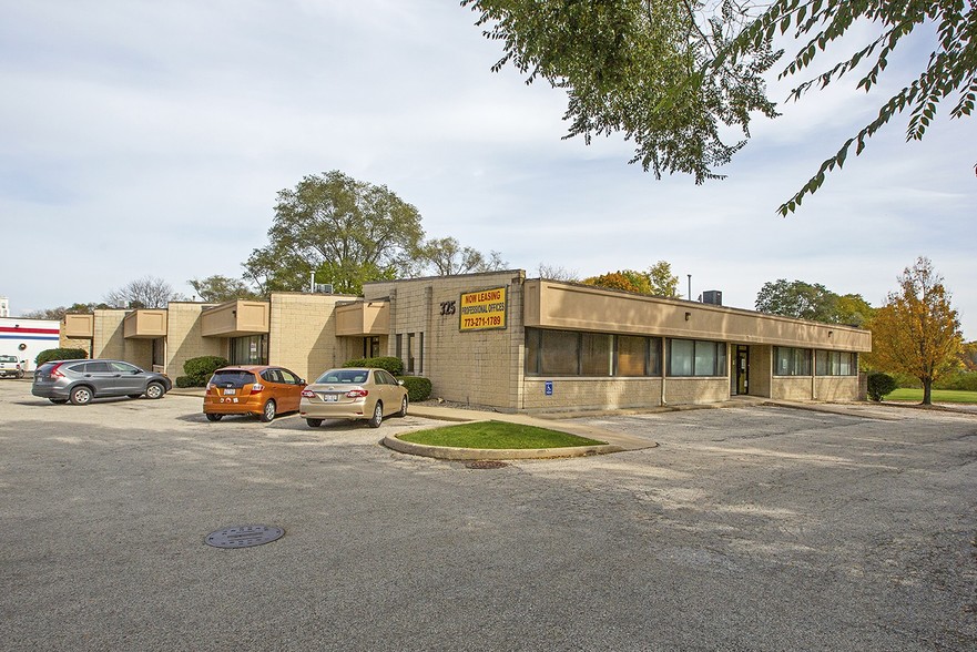 325 N Milwaukee Ave, Wheeling, IL à louer - Photo du bâtiment - Image 2 de 4