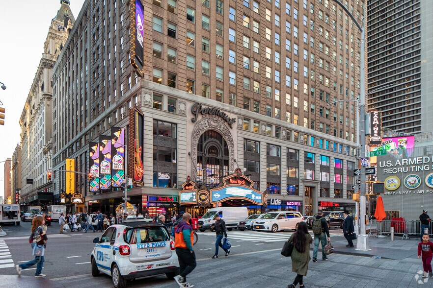 1501 Broadway, New York, NY à louer - Photo du bâtiment - Image 2 de 24