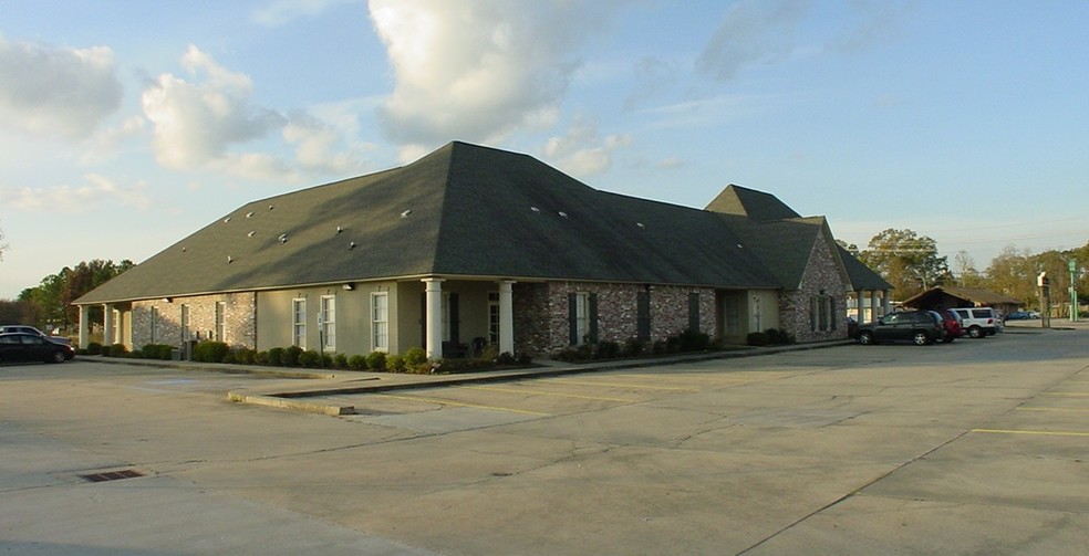 13348 Coursey Blvd, Baton Rouge, LA for lease - Primary Photo - Image 1 of 43