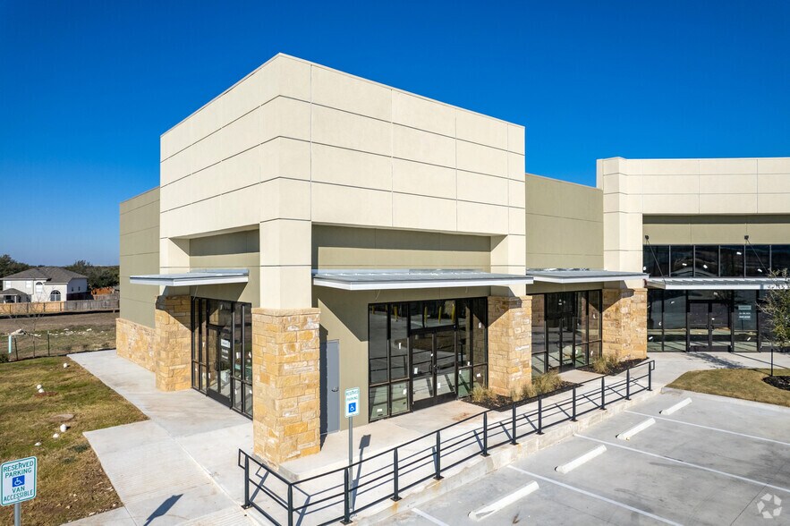 1300 W Pflugerville Pkwy, Round Rock, TX à louer - Photo du bâtiment - Image 2 de 8