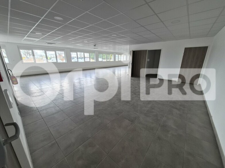 Office in Reims for lease - Interior Photo - Image 2 of 7