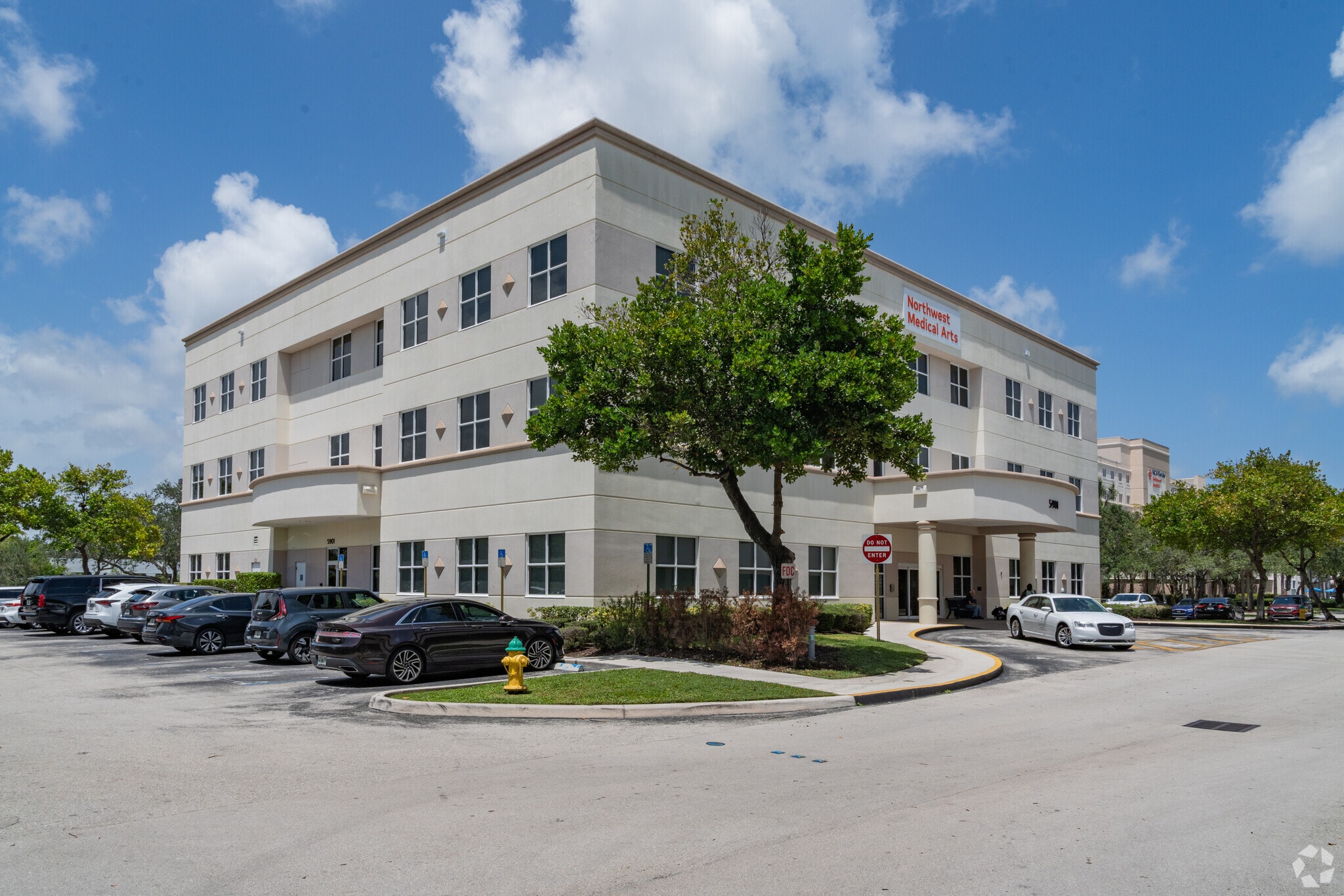 5901 Colonial Dr, Margate, FL for lease Primary Photo- Image 1 of 3