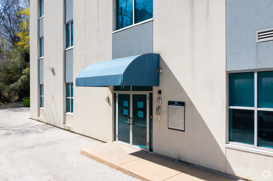 18 Elizabeth St, West Conshohocken, PA for lease - Building Photo - Image 3 of 5