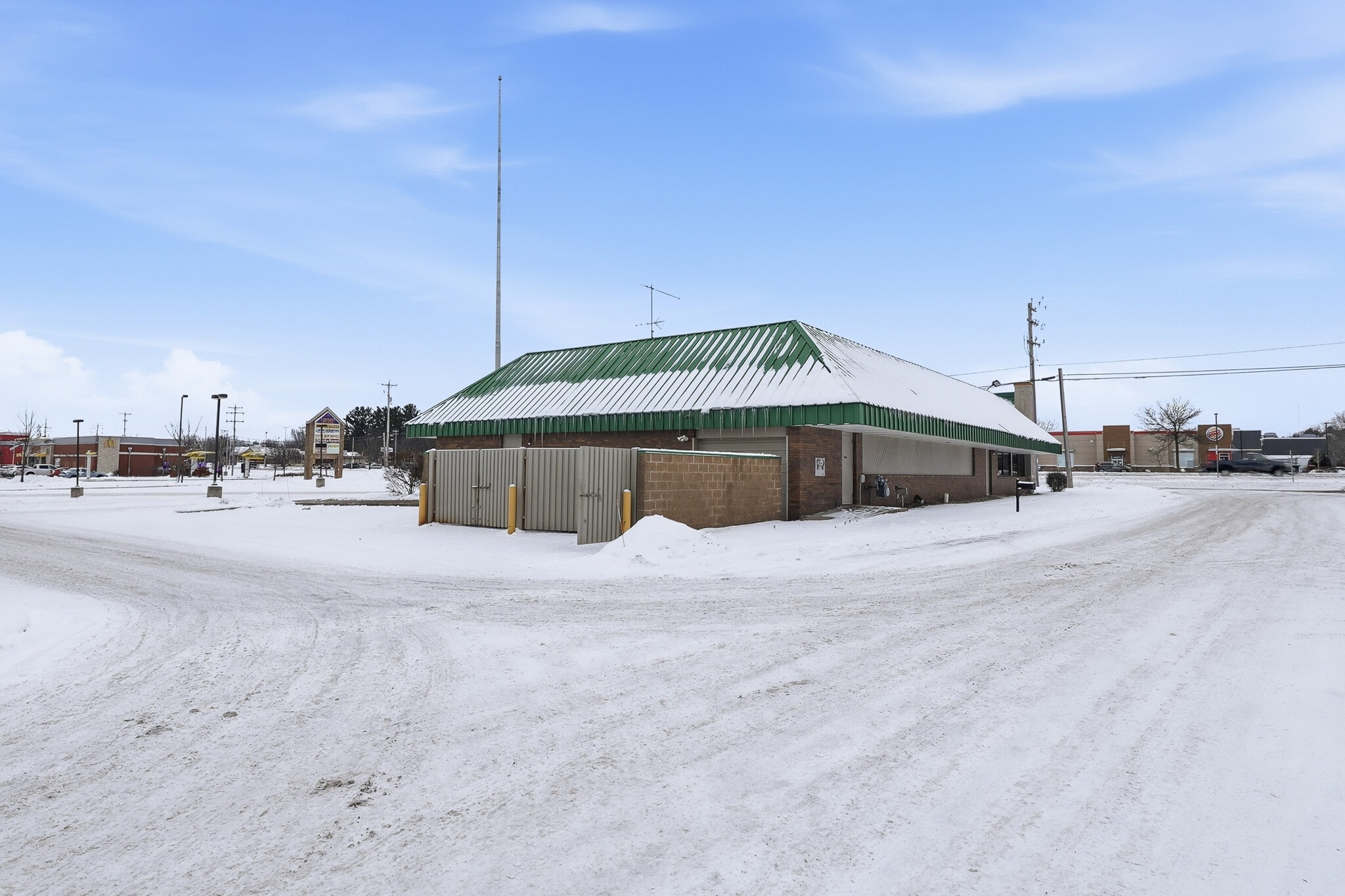 143 Division St, Stevens Point, WI for sale Primary Photo- Image 1 of 64