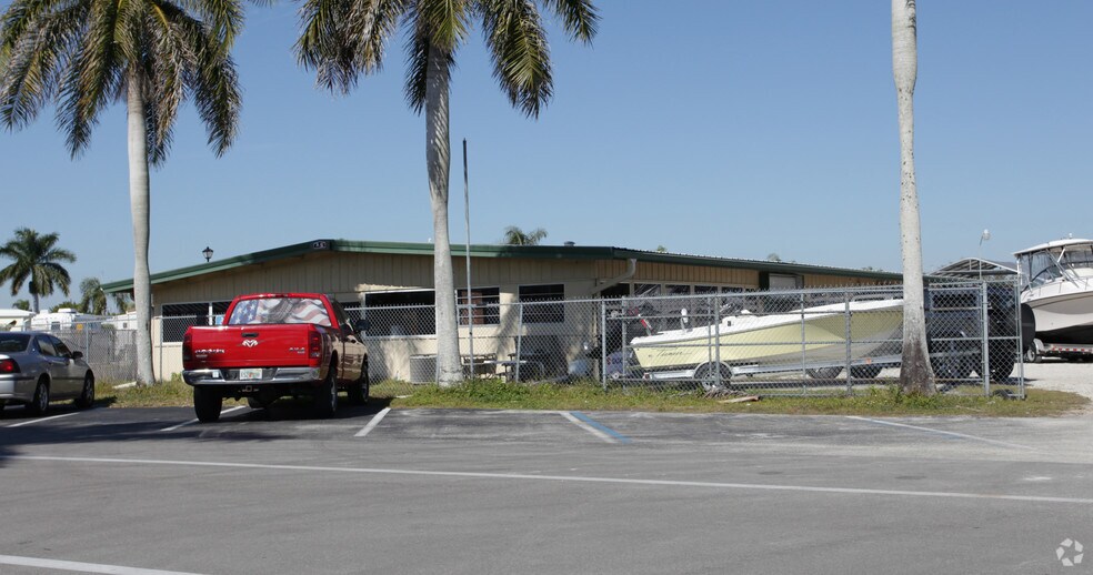 16394 San Carlos Blvd, Fort Myers, FL à louer - Photo principale - Image 3 de 4