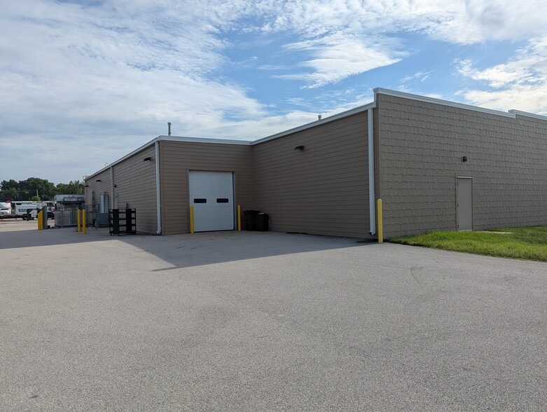 651 S Madison St, Lebanon, IL à vendre - Photo du bâtiment - Image 2 de 2