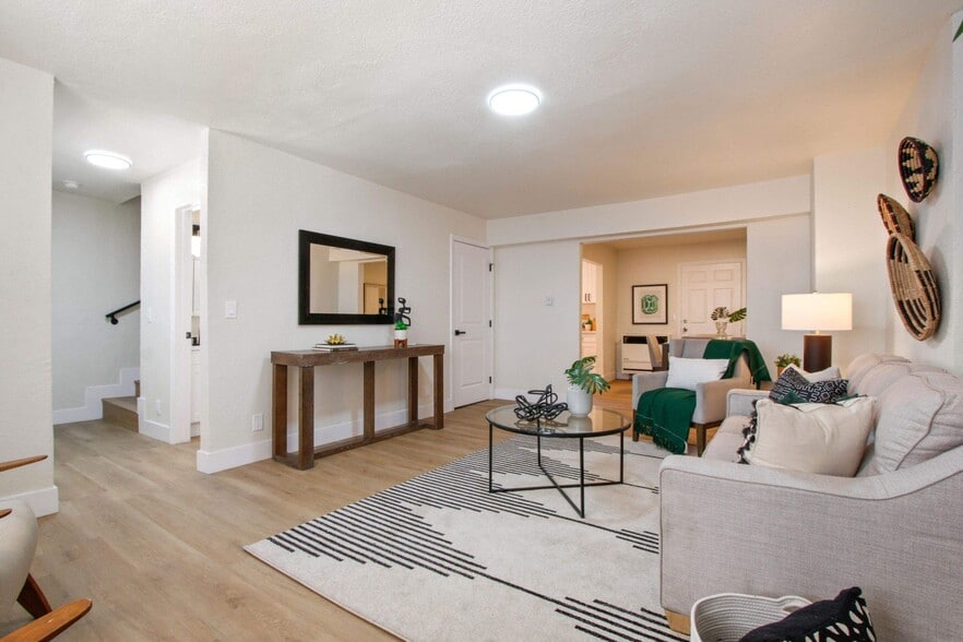 6339 10th Ave, Los Angeles, CA for sale - Building Photo - Image 2 of 17