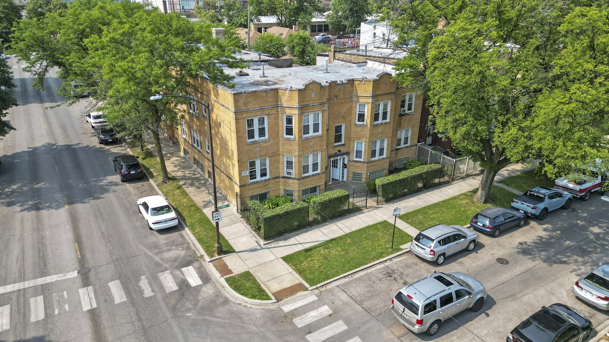 4401-4407 W Iowa St, Chicago, IL à vendre Photo du b timent- Image 1 de 8