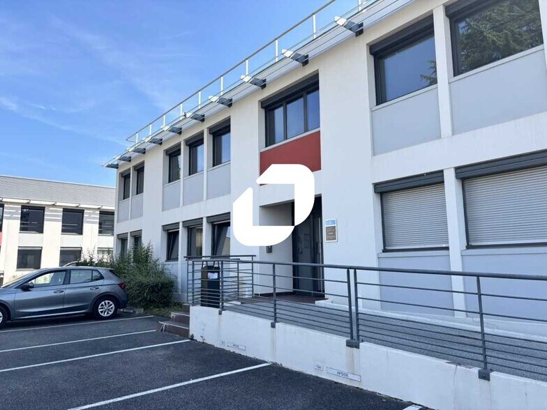 Office in Rillieux-la-Pape for lease - Building Photo - Image 2 of 24