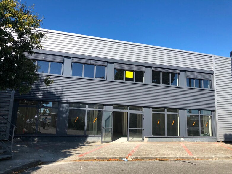 Retail in Labège for lease - Building Photo - Image 2 of 3