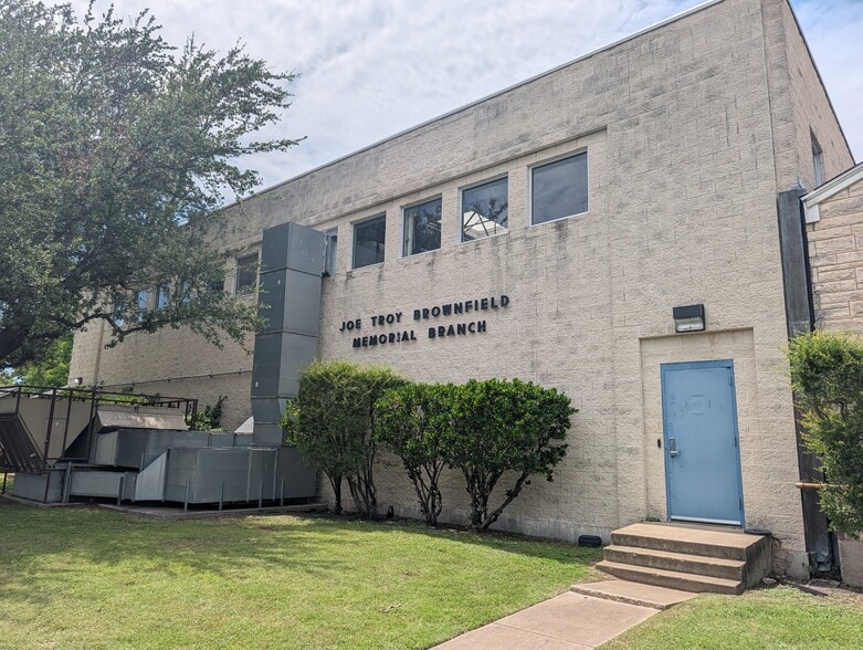 2101 Alexander Ave, Waco, TX for sale - Building Photo - Image 2 of 14