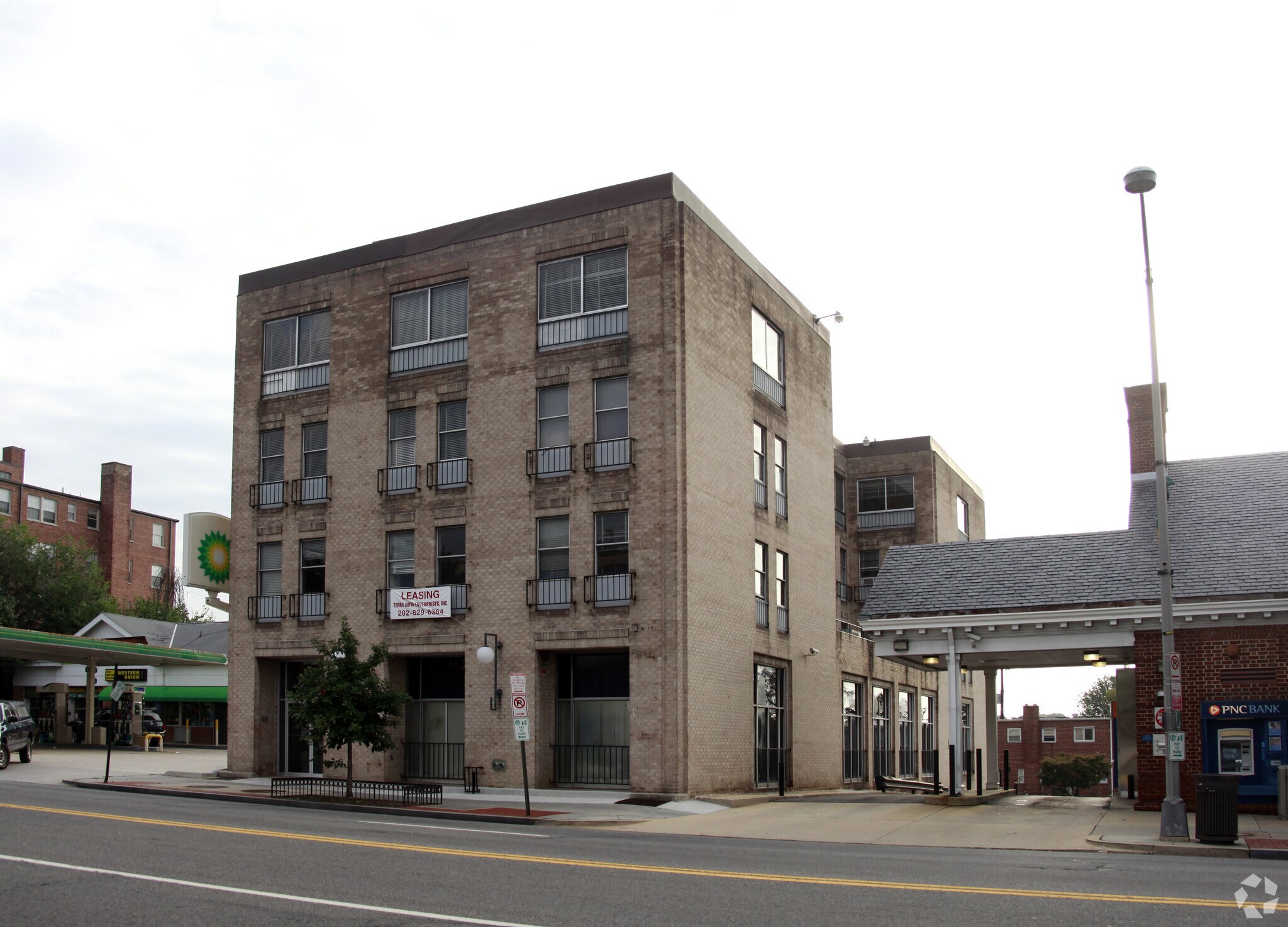 7603 Georgia Ave NW, Washington, DC à louer Photo du bâtiment- Image 1 de 3