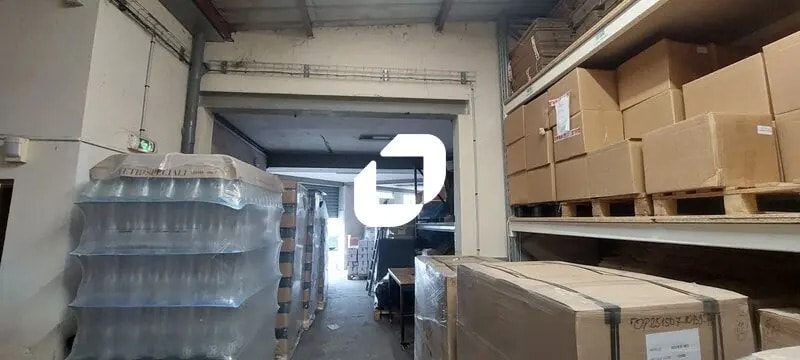 Flex in Saint-Denis for lease - Interior Photo - Image 2 of 4