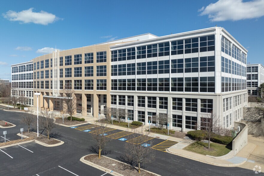 4 Parkway Blvd N, Deerfield, IL for lease - Building Photo - Image 1 of 14