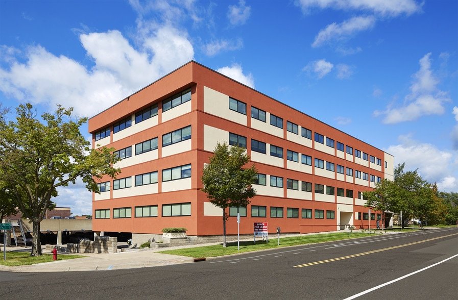 555 Park St, Saint Paul, MN for lease - Building Photo - Image 1 of 4