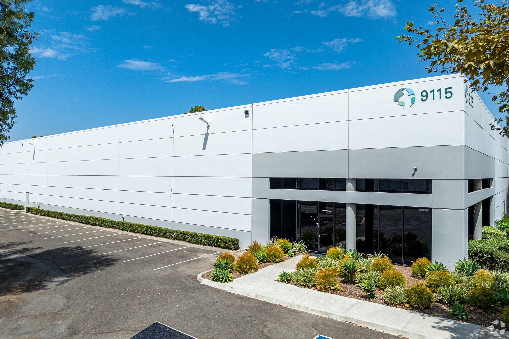 9115 Dice Rd, Santa Fe Springs, CA à louer Photo du bâtiment- Image 1 de 4