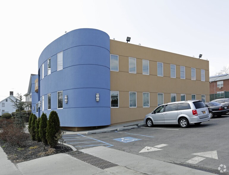 2066 Richmond Ave, Staten Island, NY à louer - Photo du bâtiment - Image 2 de 21