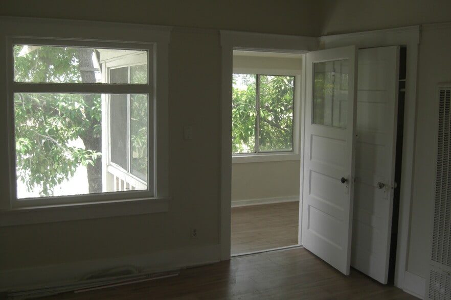 3846 S Gramercy Pl, Los Angeles, CA à vendre - Photo du bâtiment - Image 3 de 4