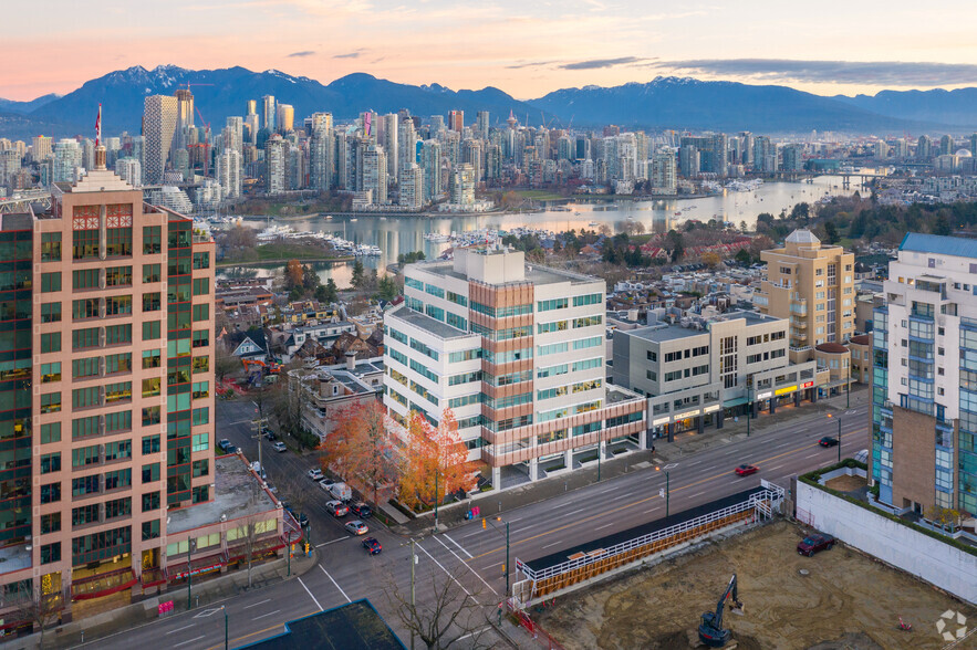 1285 W Broadway, Vancouver, BC à louer - Photo du bâtiment - Image 3 de 4