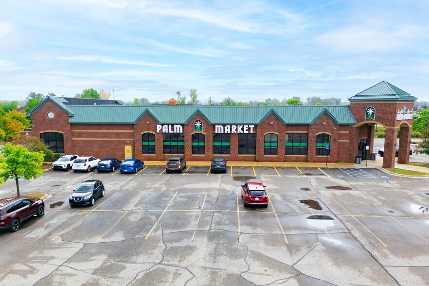 4151 S Canton Center Rd, Canton, MI à louer - Photo du bâtiment - Image 3 de 7