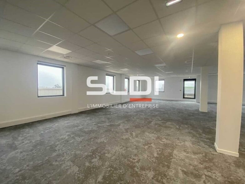 Office in Montluel for sale - Interior Photo - Image 3 of 12