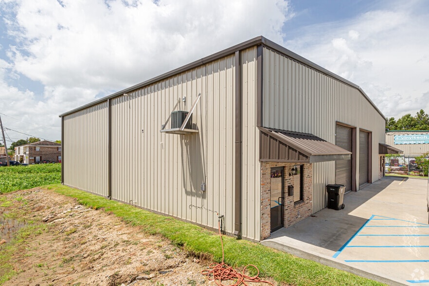 2837 Tifton St, Kenner, LA for lease - Building Photo - Image 2 of 11