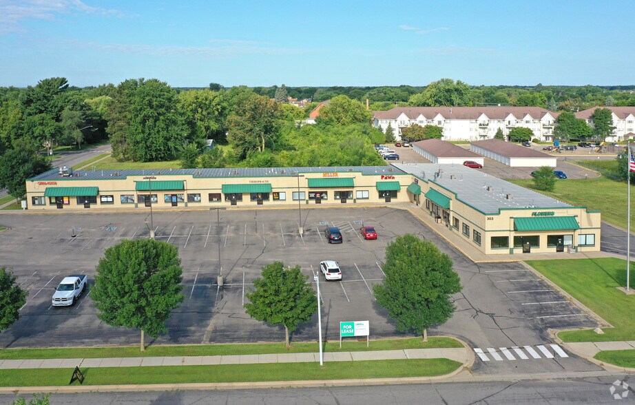 303 Credit Union Dr, Isanti, MN à louer - Photo principale - Image 1 de 1