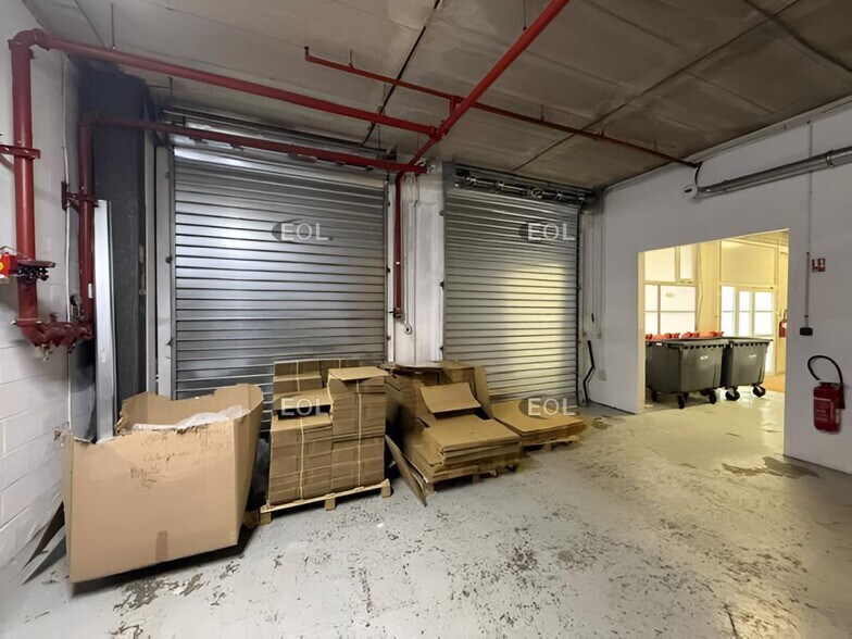 Industrial in Villejust for lease - Interior Photo - Image 2 of 8