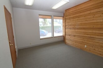 1900 N 99 Hwy, Mcminnville, OR for lease Interior Photo- Image 1 of 1