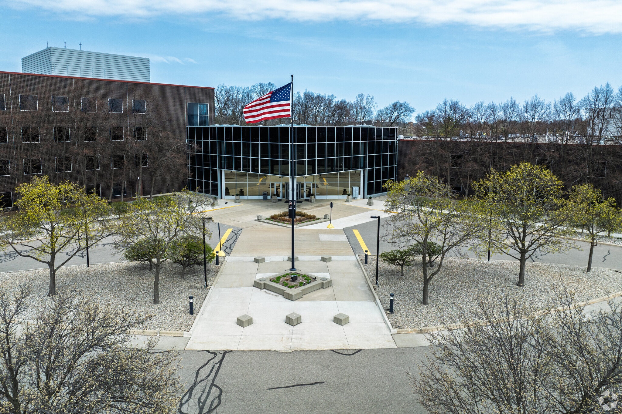3000 University Dr, Auburn Hills, MI for lease Primary Photo- Image 1 of 6