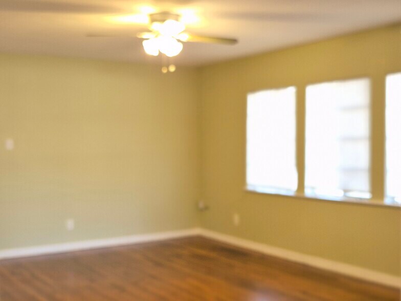 2118 Wilson Blvd, San Antonio, TX à vendre - Photo du bâtiment - Image 3 de 16