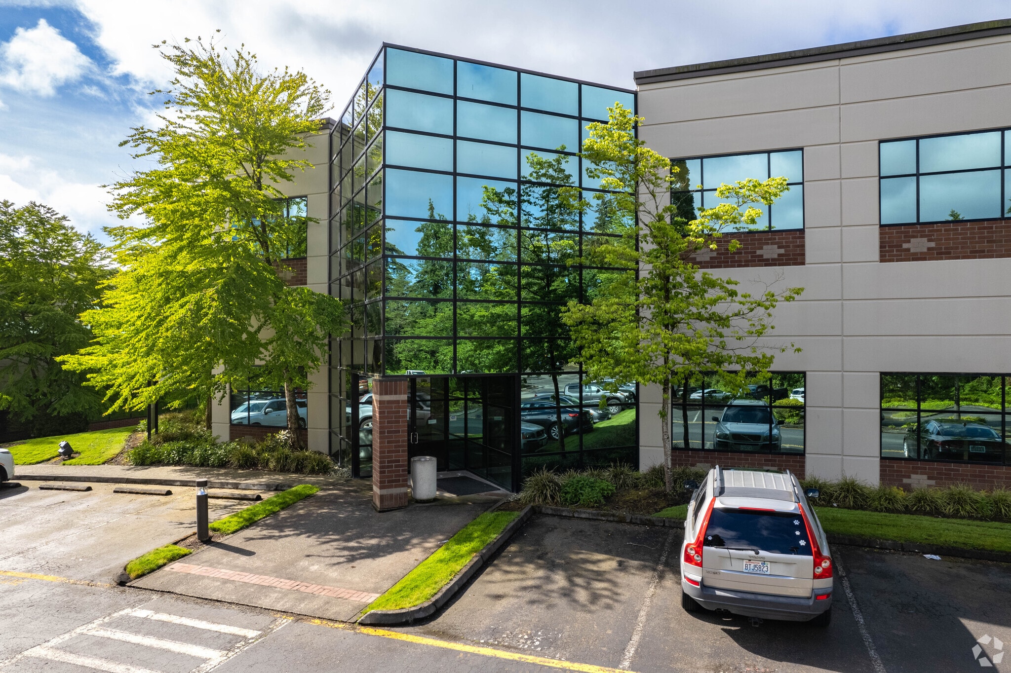 20816 44th Ave W, Lynnwood, WA for lease Building Photo- Image 1 of 20