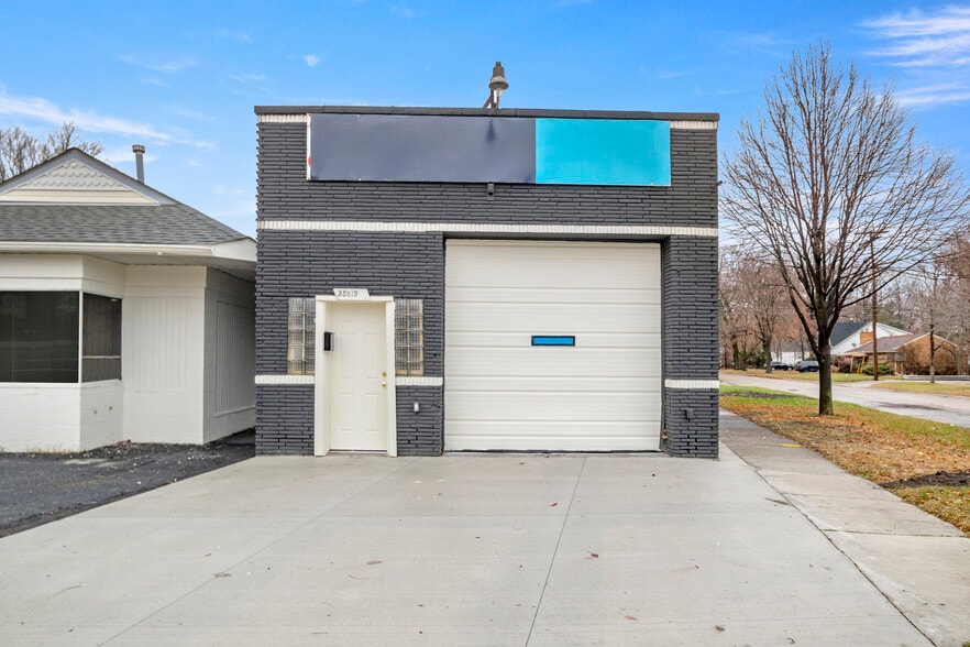 35812 W Michigan Ave, Wayne, MI for lease - Building Photo - Image 1 of 37