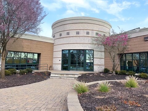 225 Old Country Rd, Melville, NY for lease Building Photo- Image 1 of 11