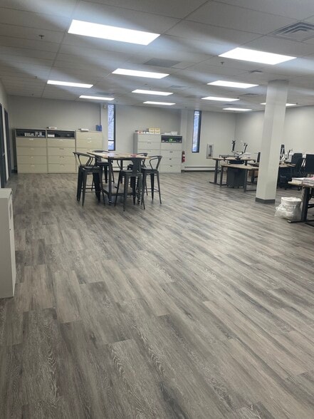 2400 W Central Rd, Hoffman Estates, IL for lease - Interior Photo - Image 3 of 6