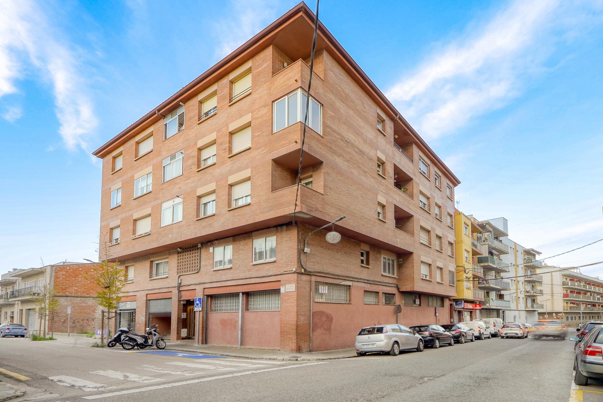 Multifamily in Figueres, Gerona for sale Primary Photo- Image 1 of 3