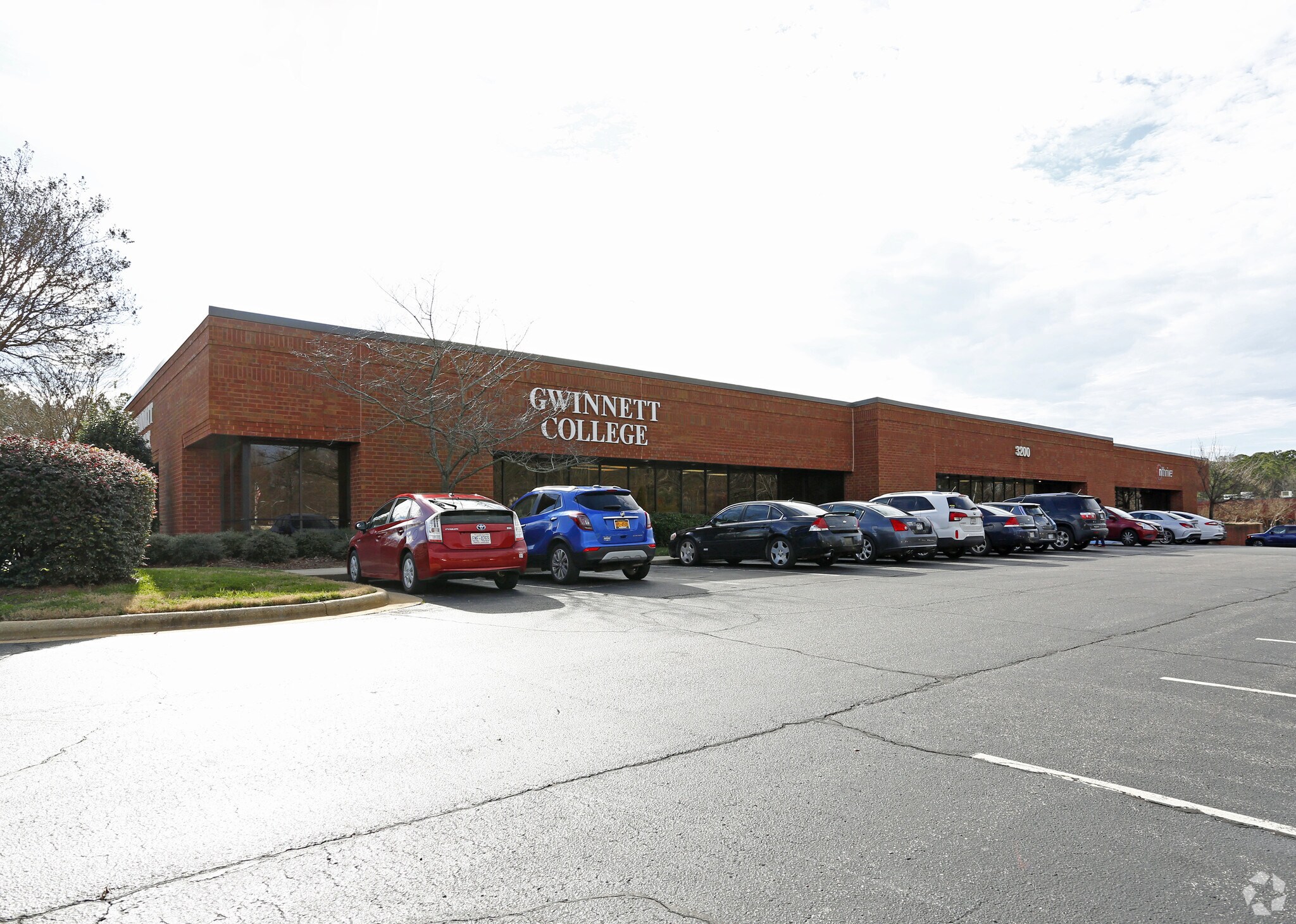 3200 Spring Forest Rd, Raleigh, NC à louer Photo principale- Image 1 de 44