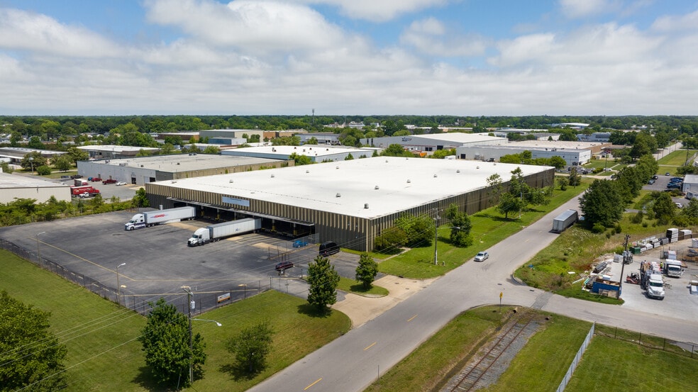 3700 Village Ave, Norfolk, VA for lease - Primary Photo - Image 1 of 7