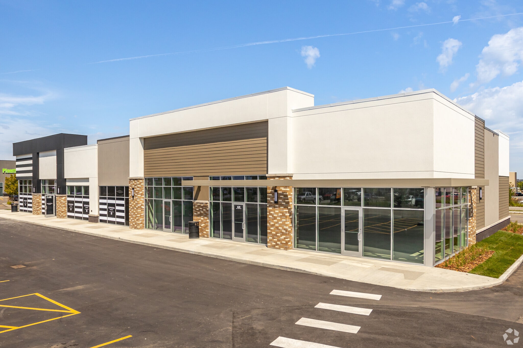 935 St Albert Trl, St. Albert, AB for lease Primary Photo- Image 1 of 3