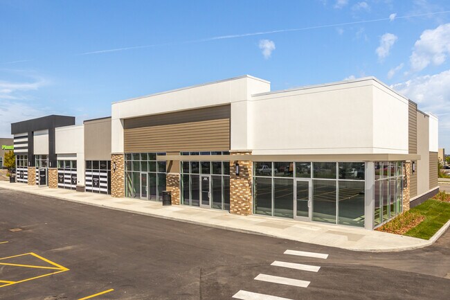 Plus de détails pour 935 St Albert Trl, St. Albert, AB - Commerce de détail à louer